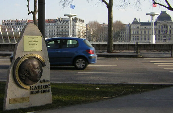  le menhir de la rue Sala