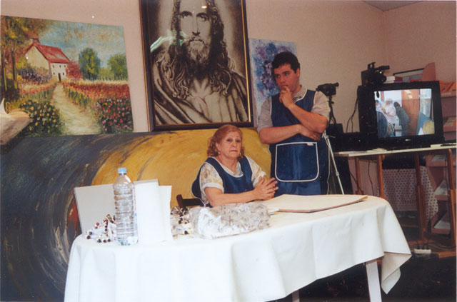 Valdelice Salum, peintre médium brésilienne, native de Indaiatuba, est venue présenter son travail au Centre Spirite Lyonnais Allan Kardec, le dimanche 20 juin 1999