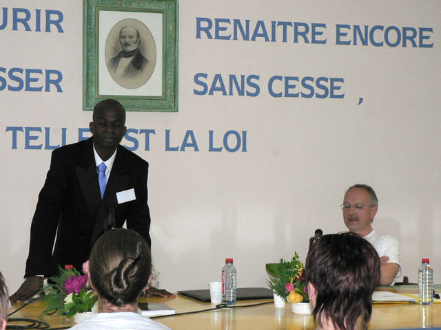 Présentation remarquable de stéphane dont son but est la création d'un centre en Côte D'Ivoire