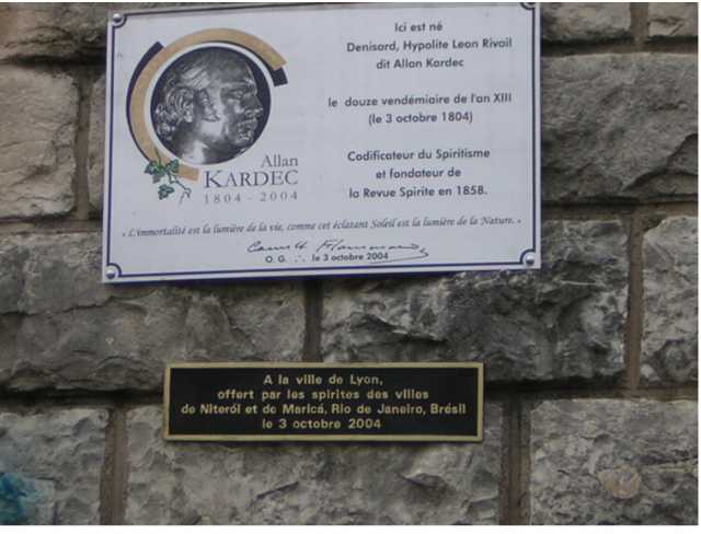 Naissance de Léon Denizard Hyppolite Rivail, alias Allan Kardec, à Lyon, au 74 rue Sala, le 3 octobre 1804. Suite à des inondations répétées, le numéro 74 de la rue Sala n’existe plus et les berges du Rhône ont été aménagées pour pallier aux débordements du fleuve. Un peu plus bas sur les quais vous trouverez une plaque commémorative.