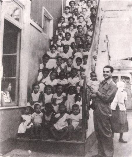  Divaldo Franco et les enfants de la mansao do caminho